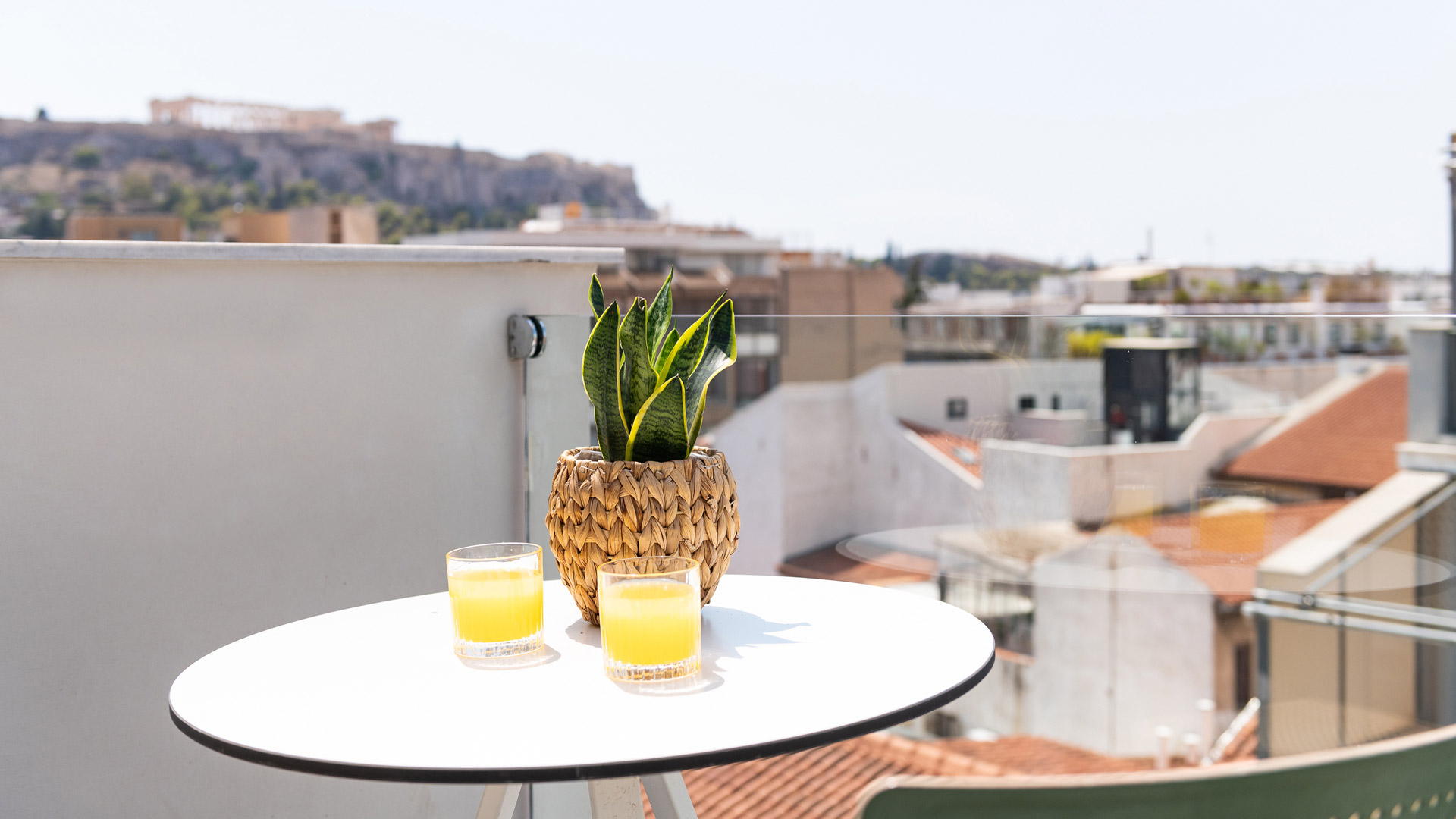 Fresh orange juice in the terrace, Enattica Main